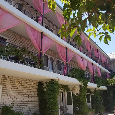 Hotel Flamingo Zaliznyi Port Exteriör bild