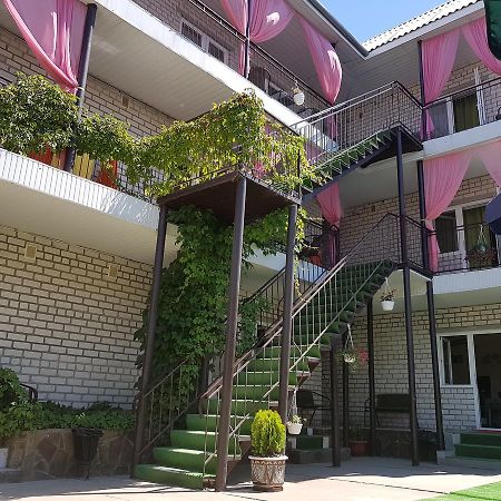 Hotel Flamingo Zaliznyi Port Exteriör bild