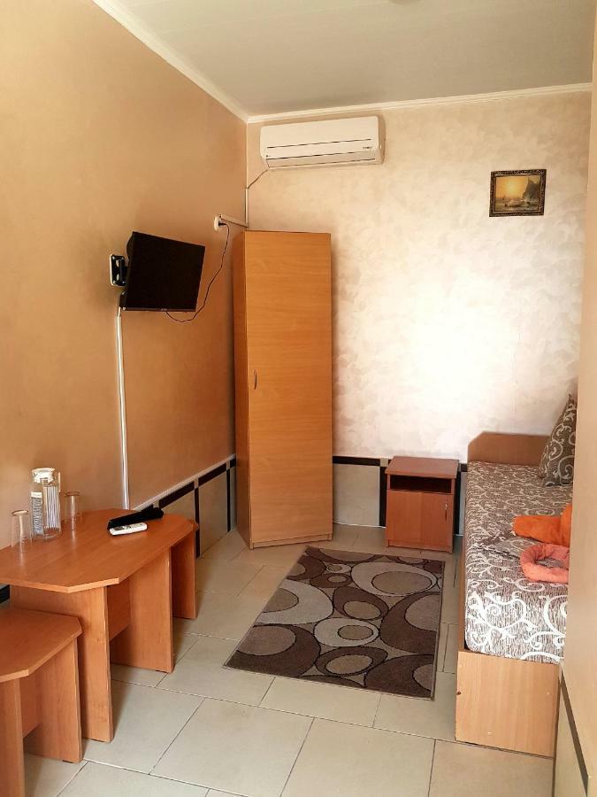 Hotel Flamingo Zaliznyi Port Exteriör bild
