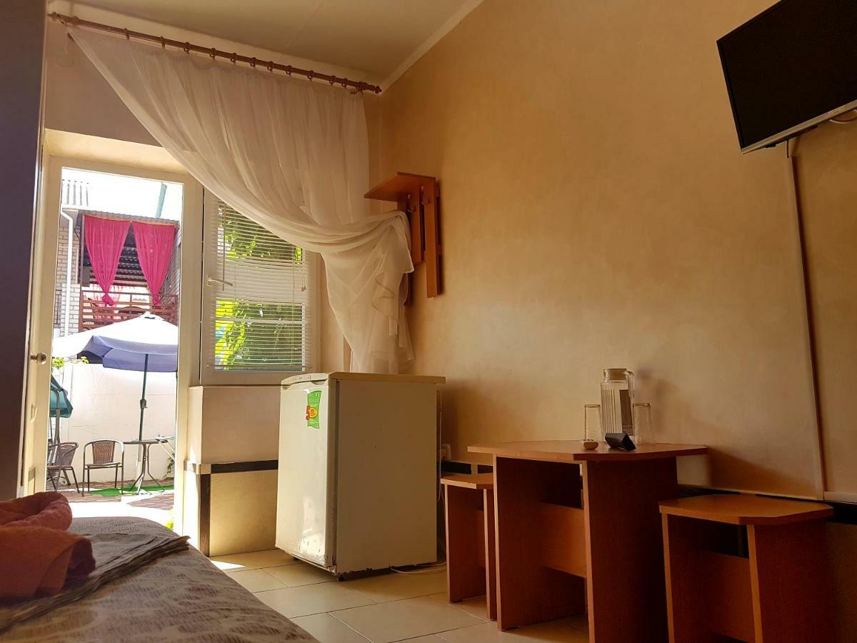 Hotel Flamingo Zaliznyi Port Exteriör bild